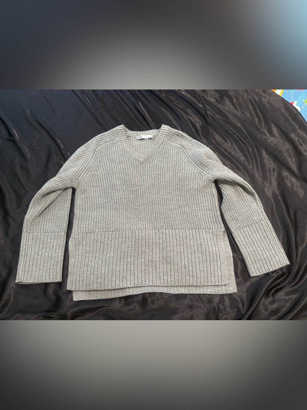 Zara Womenโs V-Neck Ribbed Knit Sweater - Light Gray
